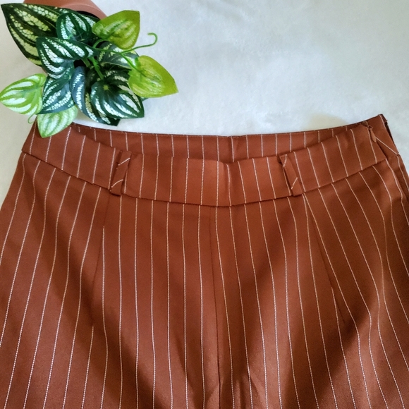 Striped Hidden Pockets Pants - Picture 2 of 7